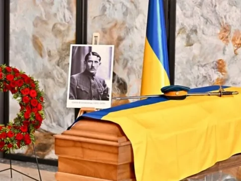 Прах засновника ОУН Євгена Коновальця повернуть в Україну: останки ексгумували в Нідерландах