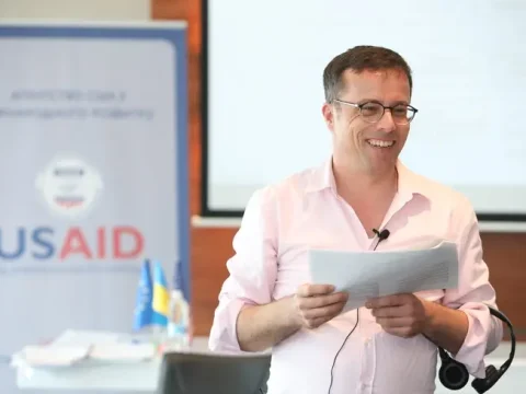 Експерт: Без доступу до міжнародних даних перевірка доброчесності посадовців — це “кам’яний вік”