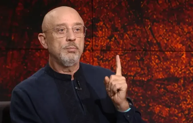 Резніков пропонує новий суспільний договір: жінки мають бути готові захищати Україну