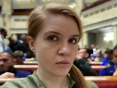 Мар’яна Безугла повернулася до фракції «Слуга народу»