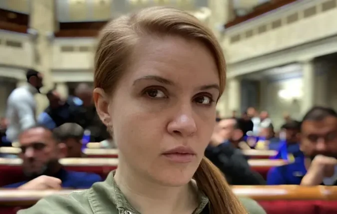 Мар’яна Безугла повернулася до фракції «Слуга народу»